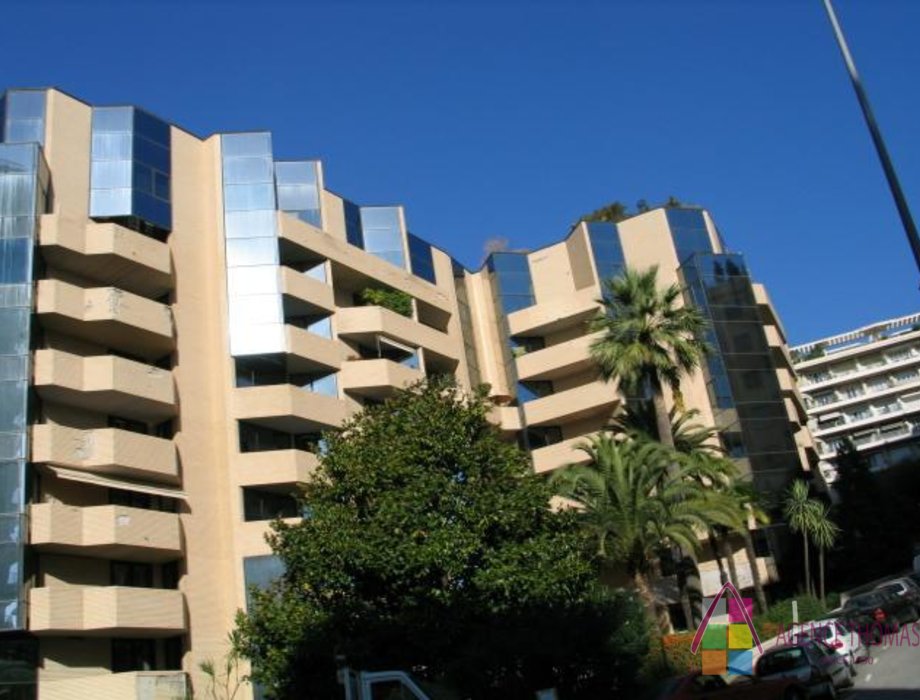GRANDE STUDIO CON PARCHEGGIO