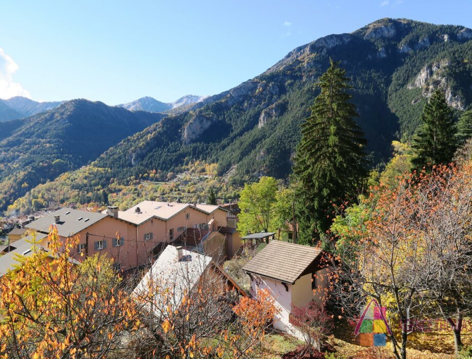 Casa di famiglia con terreno e vista panoramica - Opportunità unica
