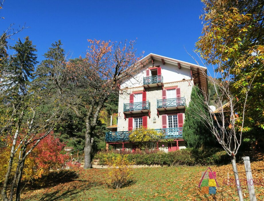 Casa di famiglia con terreno e vista panoramica - Opportunità unica