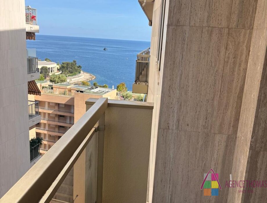 Elegante monolocale chiavi in mano con balcone e vista sul mare